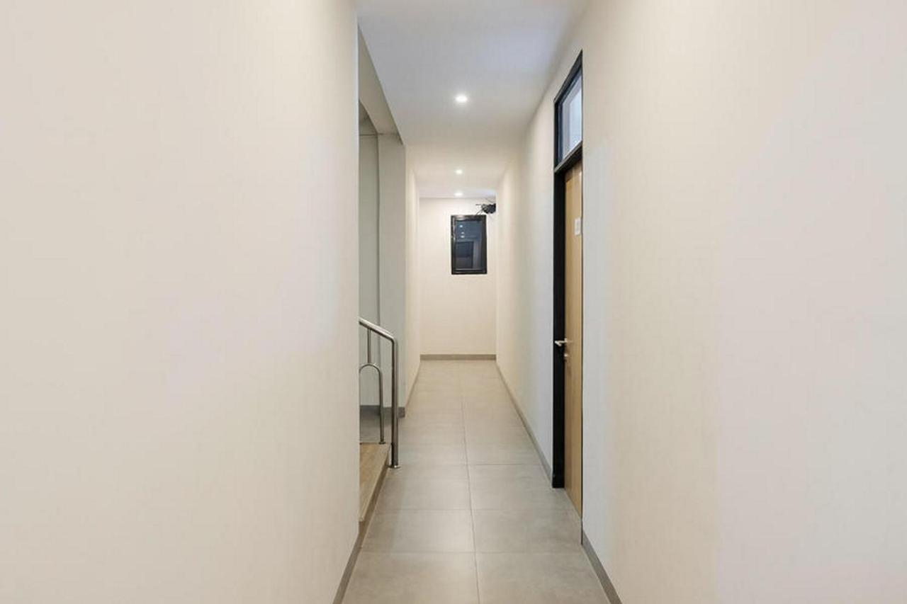 Reddoorz Plus Near Taman Anggrek Mall จาการ์ตา ภายนอก รูปภาพ