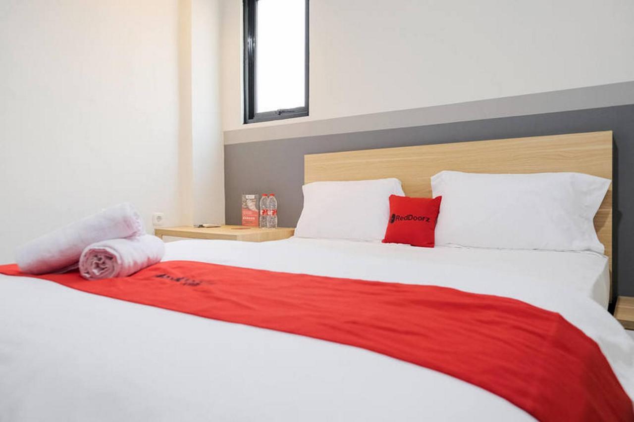 Reddoorz Plus Near Taman Anggrek Mall จาการ์ตา ภายนอก รูปภาพ
