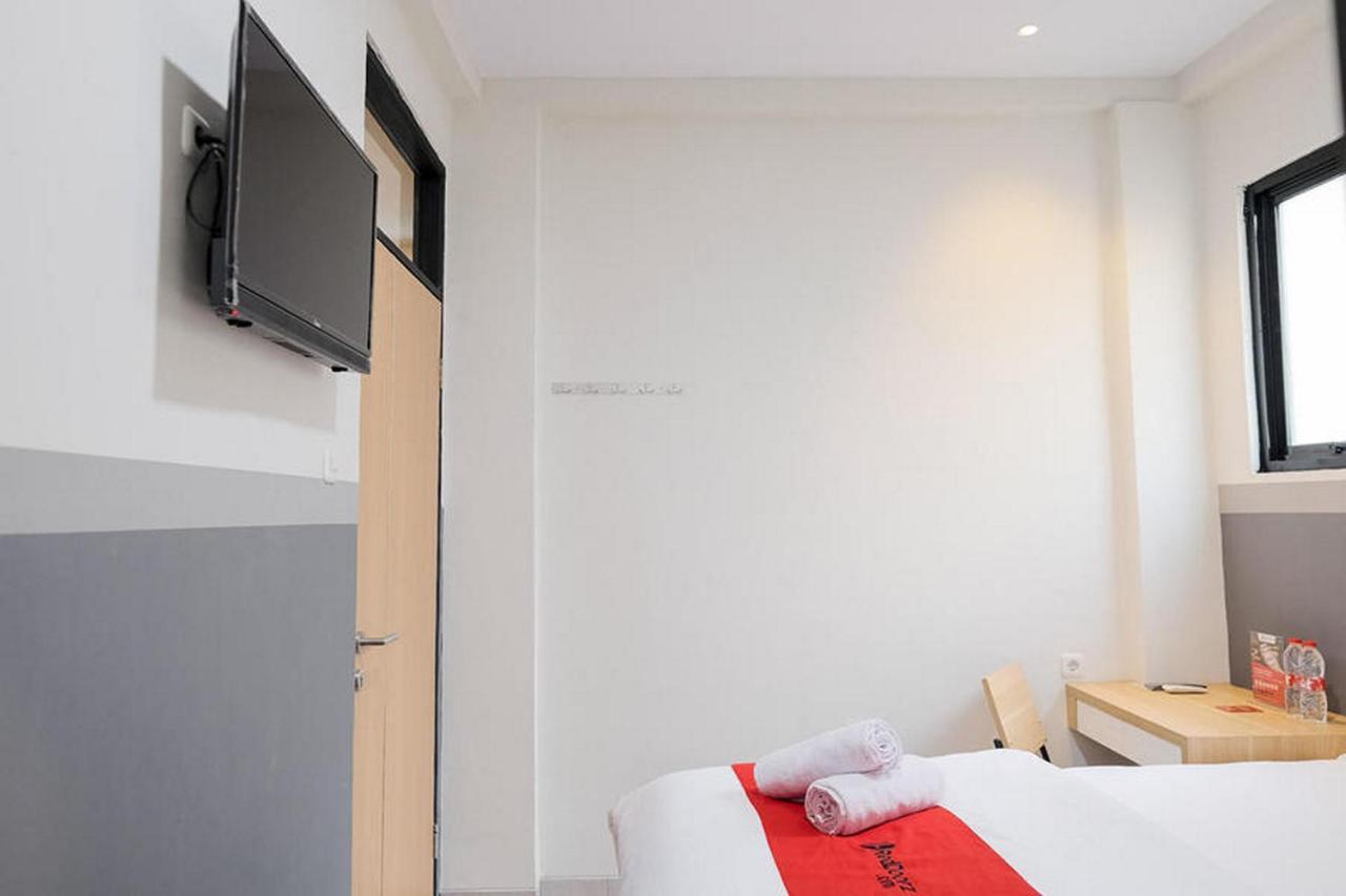 Reddoorz Plus Near Taman Anggrek Mall จาการ์ตา ภายนอก รูปภาพ